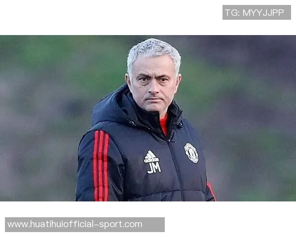 红魔球迷共庆圣诞佳节祝愿大家快乐幸福团圆时光