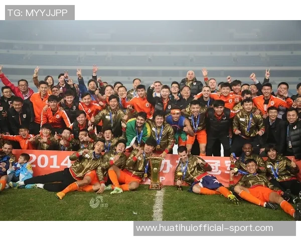 德约荣获首届环球体育奖C罗亲自颁奖展现传奇友谊